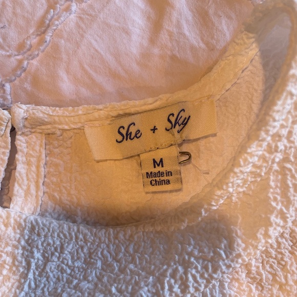 white top with puffed sleeves - Picture 3 of 3